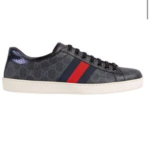 Men’s Gucci Ace GG Supreme Sneaker in Black Grey